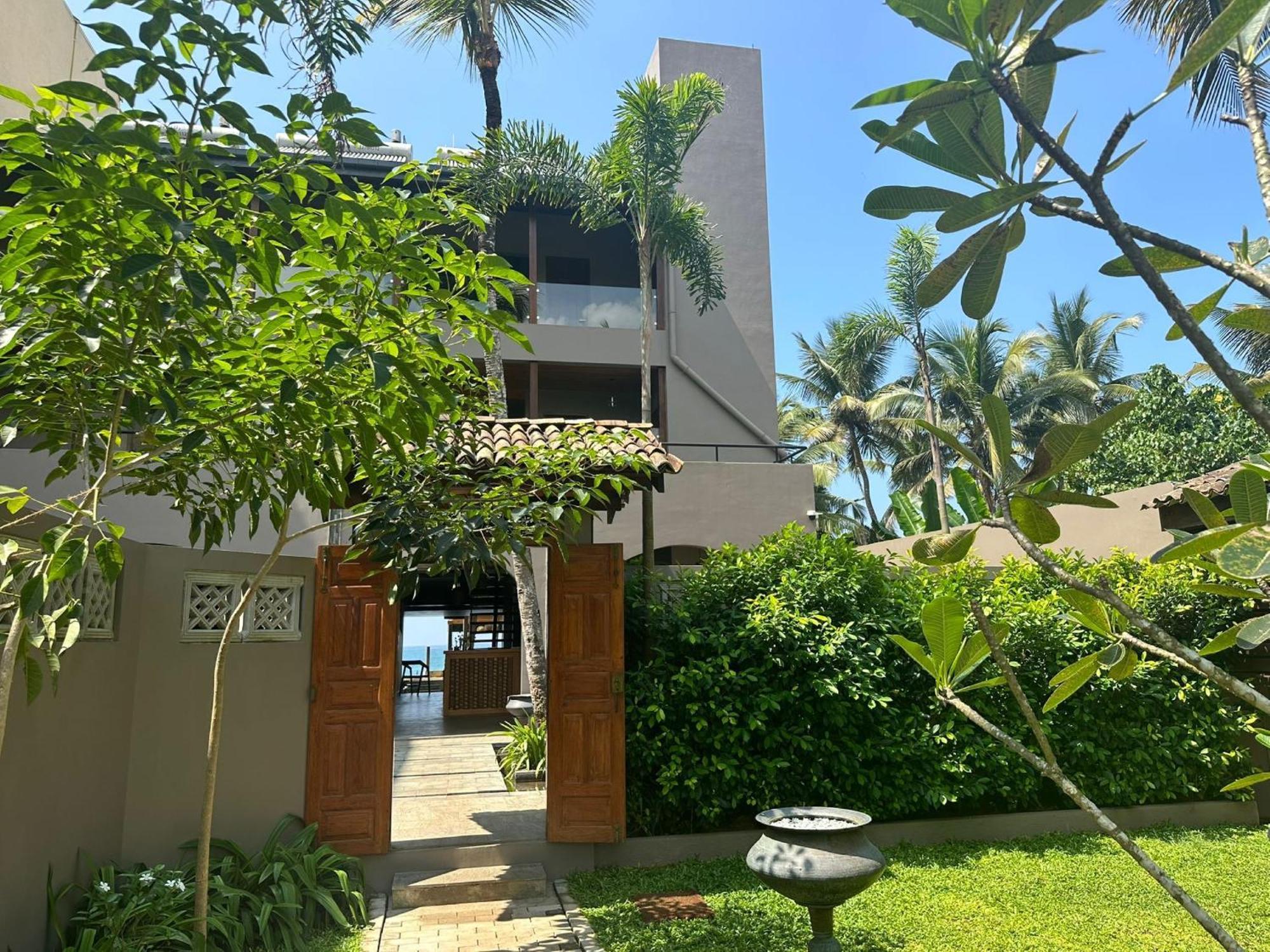 Bk Beach Boutique Hotel - Хиккадува Экстерьер фото