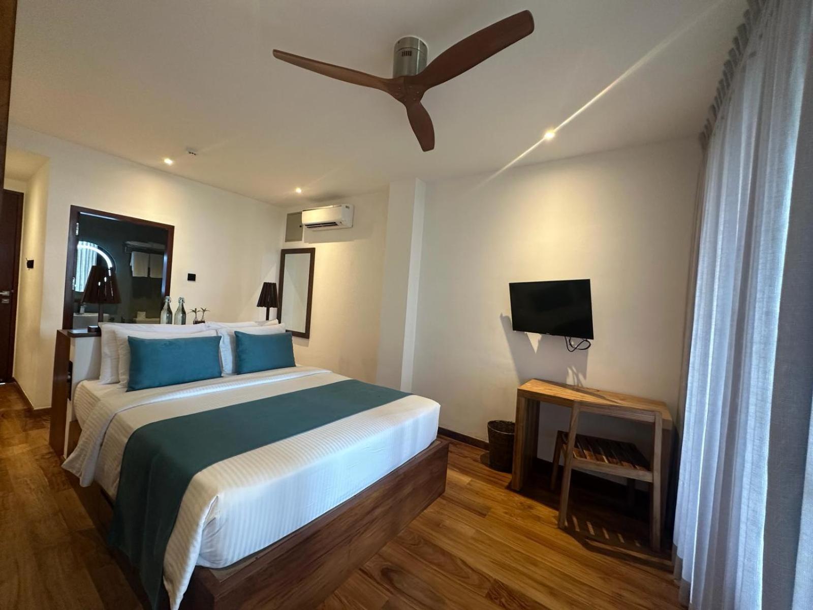 Bk Beach Boutique Hotel - Хиккадува Экстерьер фото
