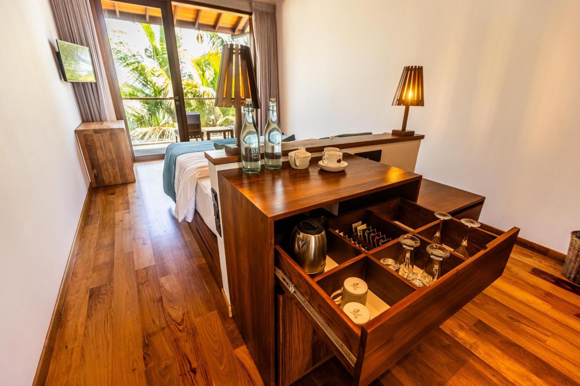 Bk Beach Boutique Hotel - Хиккадува Экстерьер фото